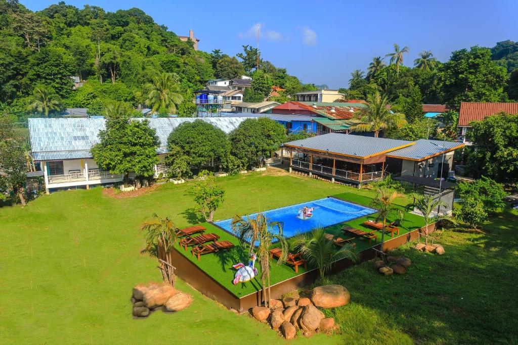 Κήπος έξω από το Phi Phi Chang Grand Resort