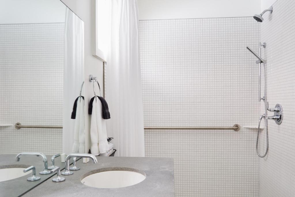 Bluebird Spa City Motor Lodge - 