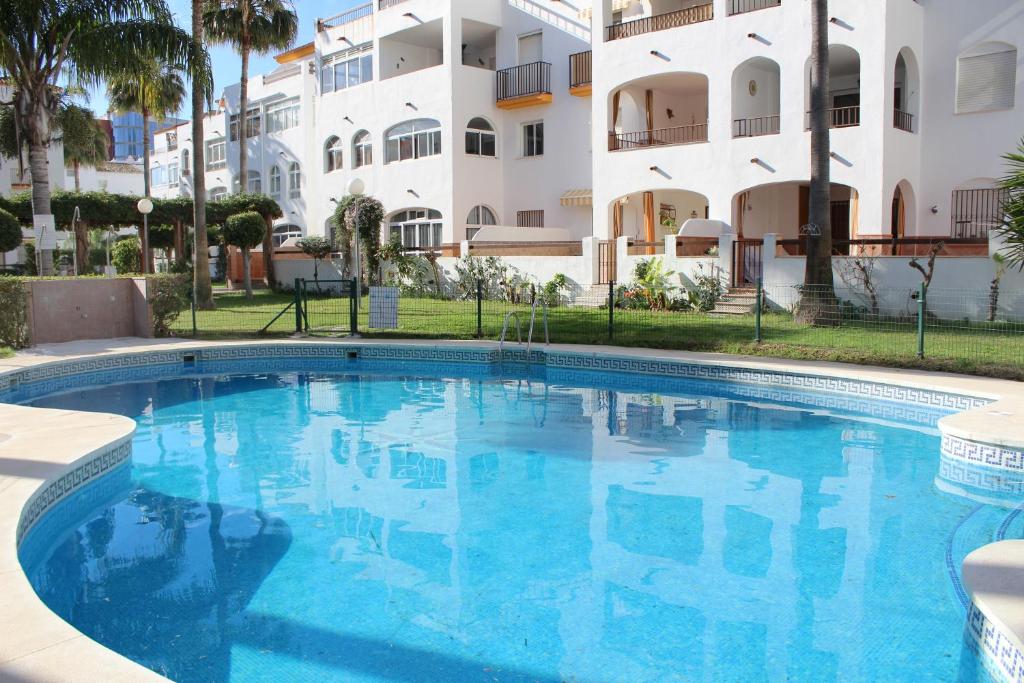 Apartamento Nadales a 100 Metros De La Playaの敷地内または近くにあるプール