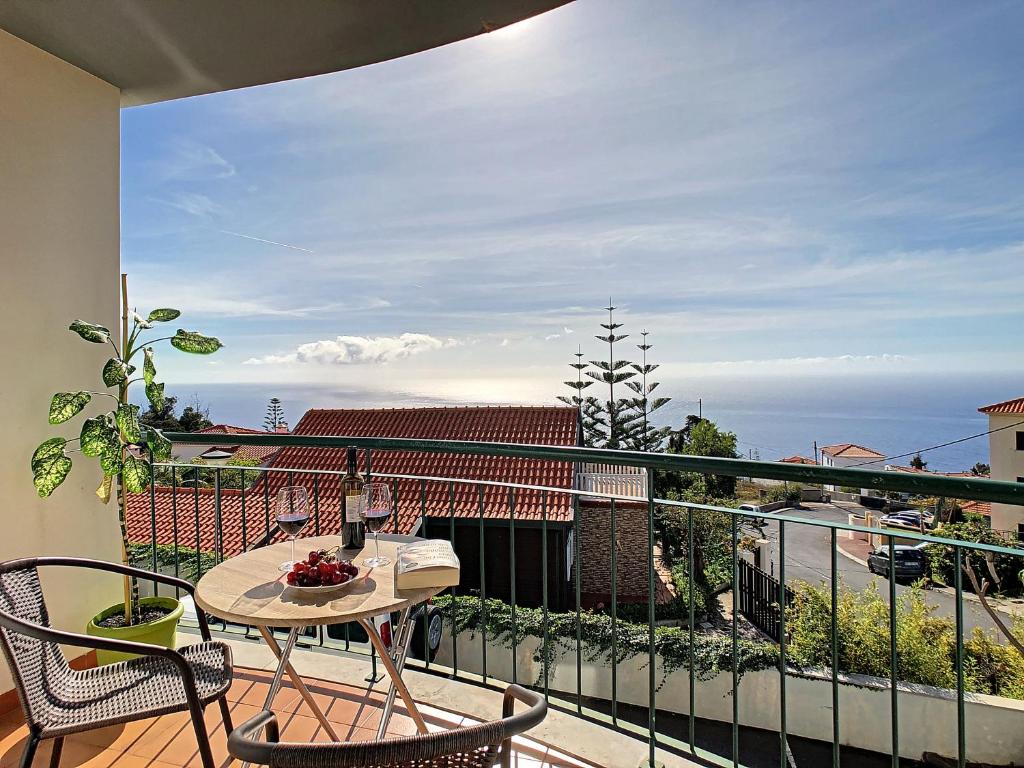 a balcony with a table and chairs and the ocean at Cliff Refuge by LovelyStay in Santa Cruz