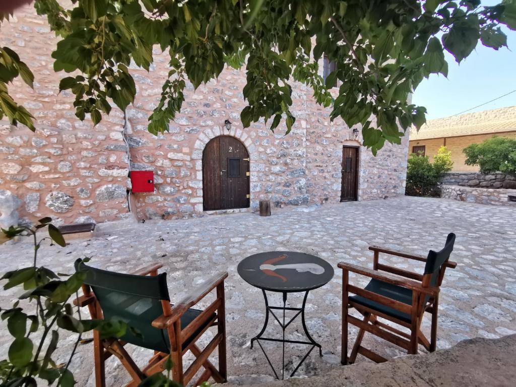 Patio alebo iná vonkajšia časť ubytovania Guesthouse Toxotis