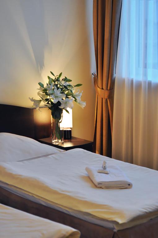 Postel nebo postele na pokoji v ubytování Hotel Pojezierze