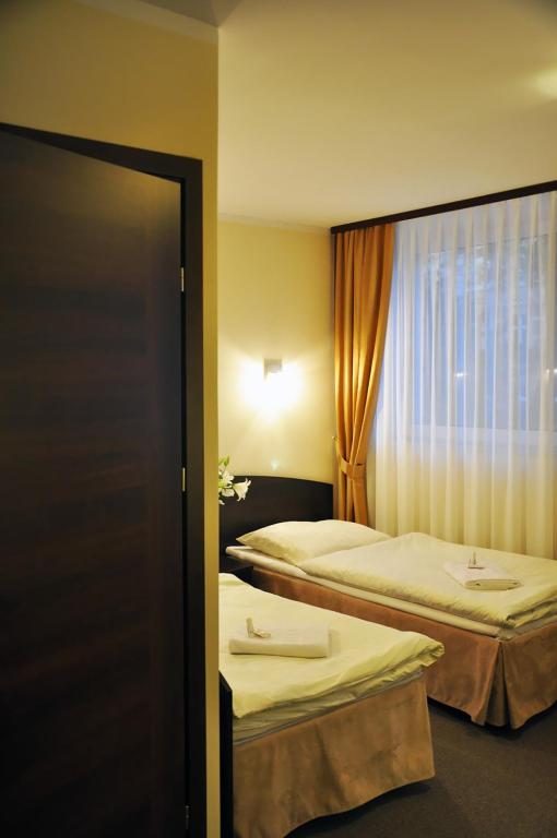 Postel nebo postele na pokoji v ubytování Hotel Pojezierze