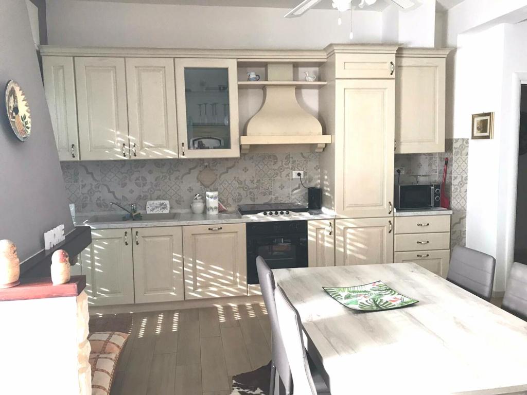 Kuchyň nebo kuchyňský kout v ubytování Le Giare House