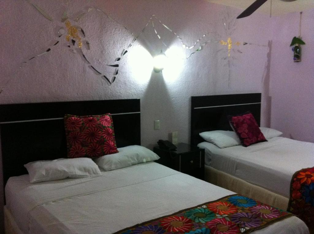 Postel nebo postele na pokoji v ubytování Hotel Santa Ana