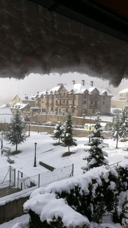 Apartamentos Casa Lavedan during the winter