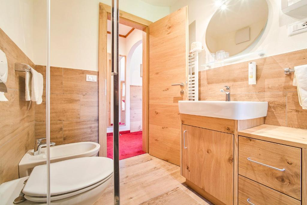 Koupelna v ubytování Kedul Lodge