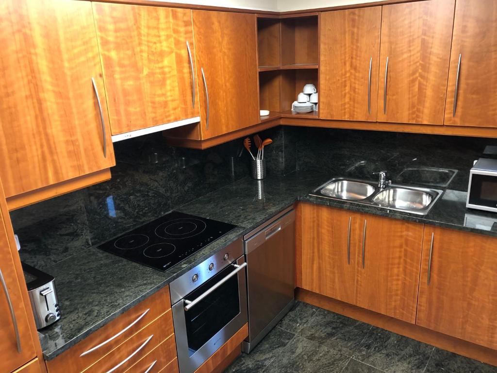 Kuchyňa alebo kuchynka v ubytovaní Apartaments Vicus 2 con vistas a la Plaza Mayor de Vic
