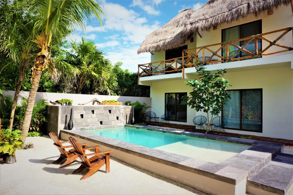 Bazén v ubytování Hotel Boutique La Puerta Azul Beachfront - Adults Only nebo v jeho okolí