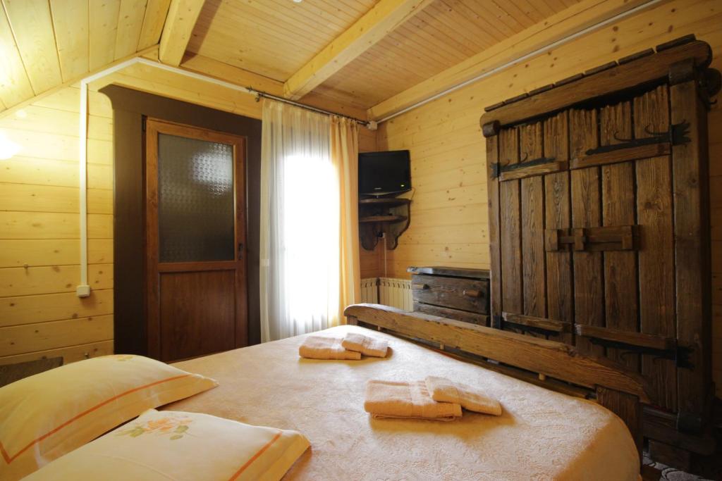 Postel nebo postele na pokoji v ubytování Palaga Bukovel