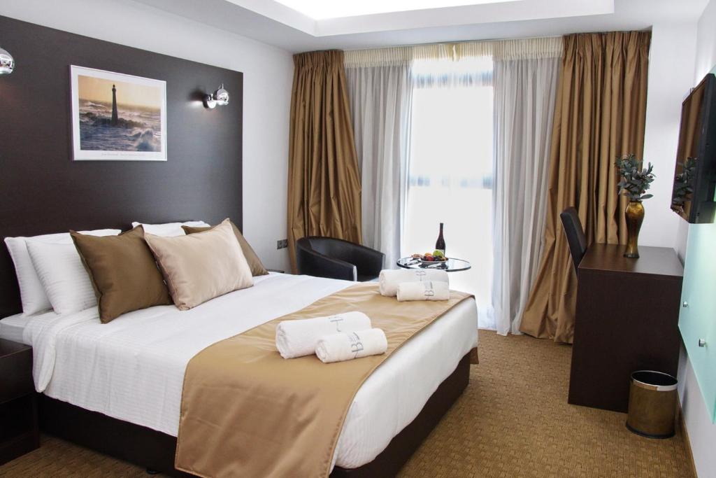 Postel nebo postele na pokoji v ubytování Breeze Boutique Athens by Prima Hotels