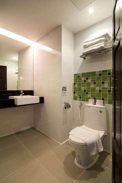 Ein Badezimmer in der Unterkunft Baan Karon Resort