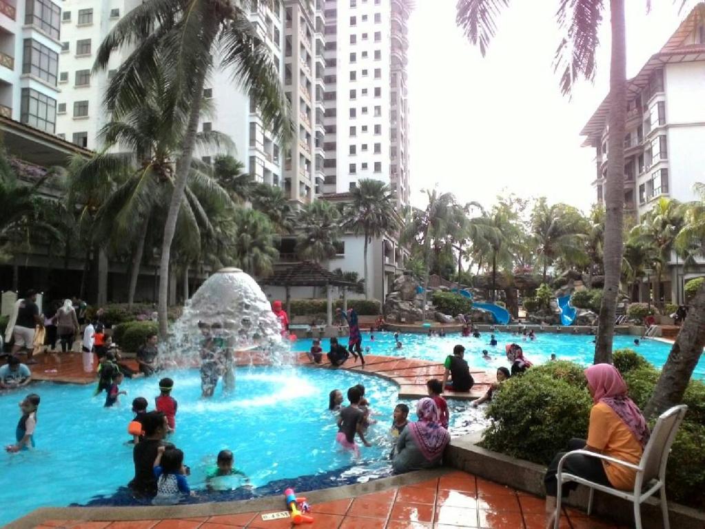 Costa Mahkota (Family Homestay) @ Mahkota Melaka tesisinde veya buraya yakın yüzme havuzu