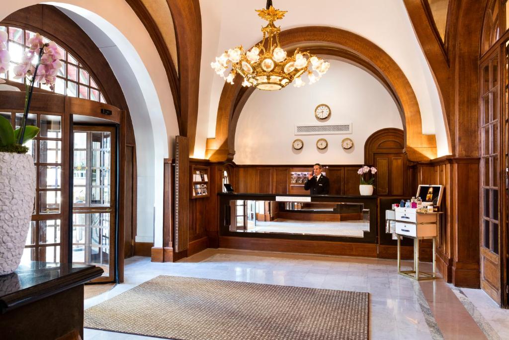Гостиная зона в Hôtel Barrière Le Normandy