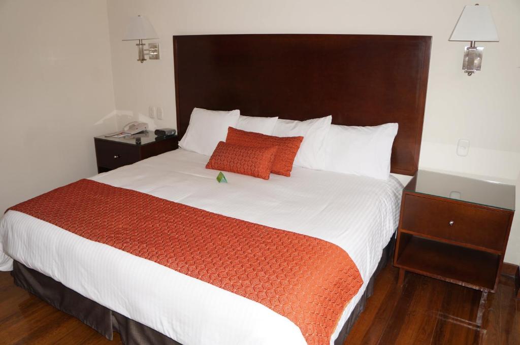 Postel nebo postele na pokoji v ubytování Hotel Plaza Chihuahua