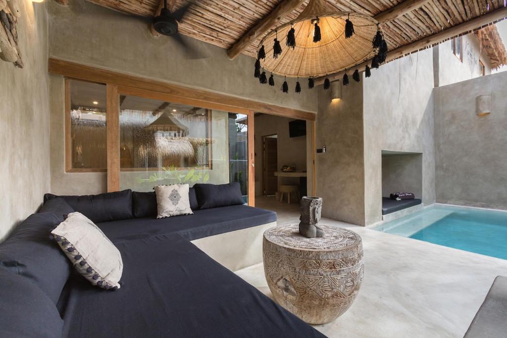 Bazén v ubytování Karma Resort nebo v jeho okolí