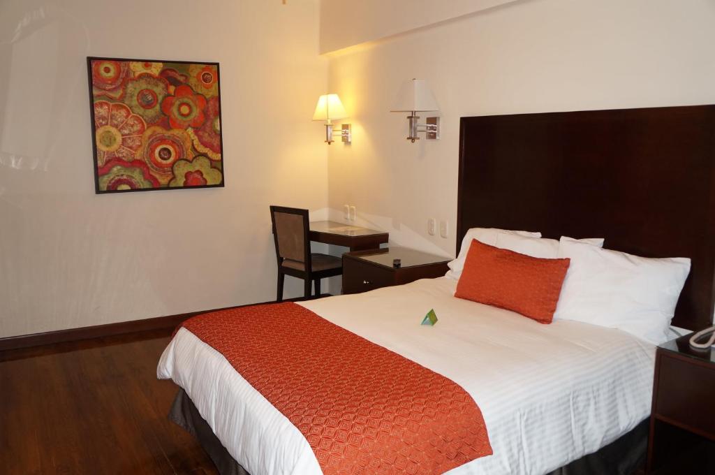 Postel nebo postele na pokoji v ubytování Hotel Plaza Chihuahua