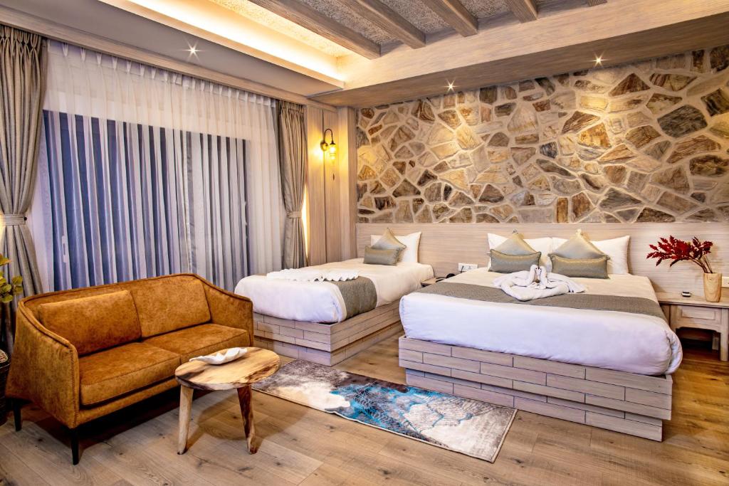 Postel nebo postele na pokoji v ubytování Arushi Boutique Hotel