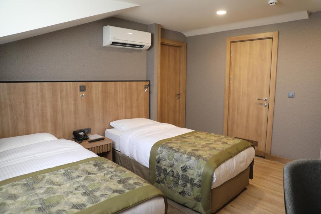 Ένα ή περισσότερα κρεβάτια σε δωμάτιο στο RADAR HOTEL