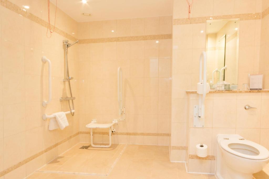 Macdonald Old England Hotel & Spa - Accessible Double Room