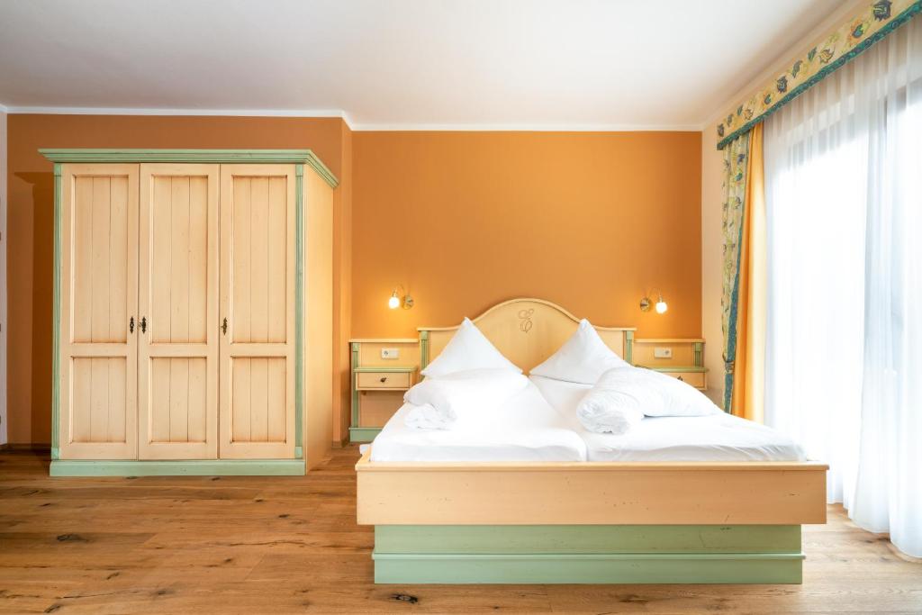 Postel nebo postele na pokoji v ubytování Hotel Erlenhof