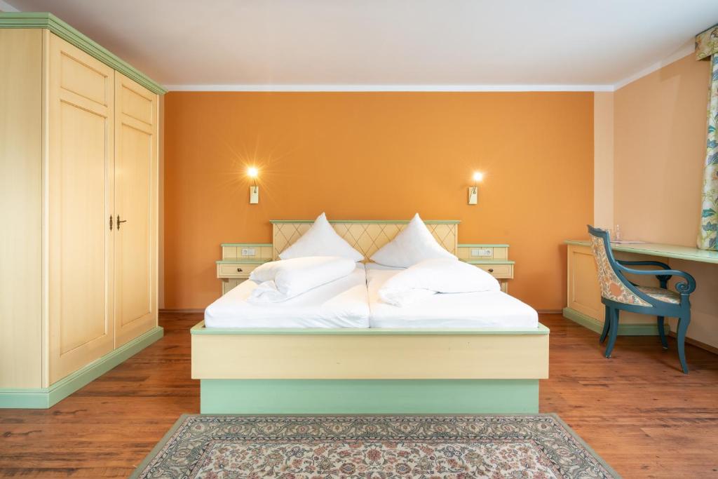 Postel nebo postele na pokoji v ubytování Hotel Erlenhof