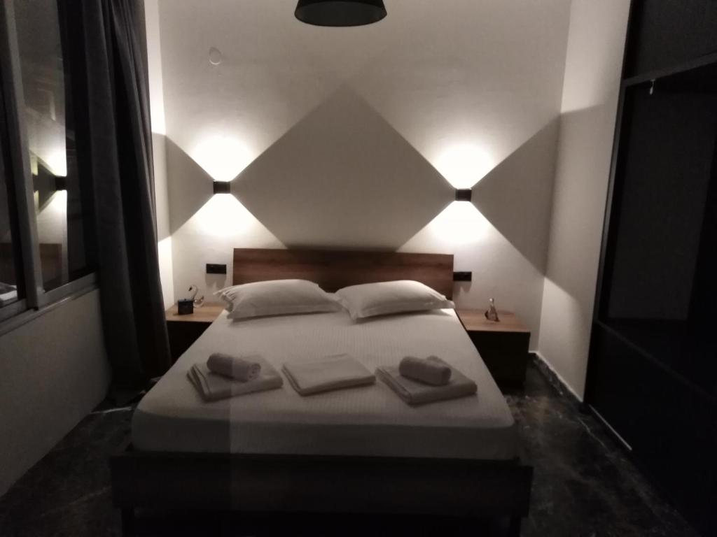 Łóżko lub łóżka w pokoju w obiekcie Ladadika 5th Floor