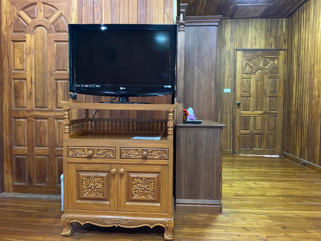 TV a/nebo společenská místnost v ubytování Yuwadee Resort