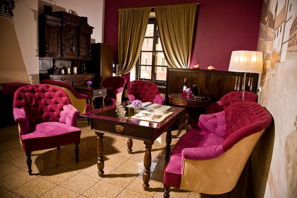 Posedenie v ubytovaní Castle Inn