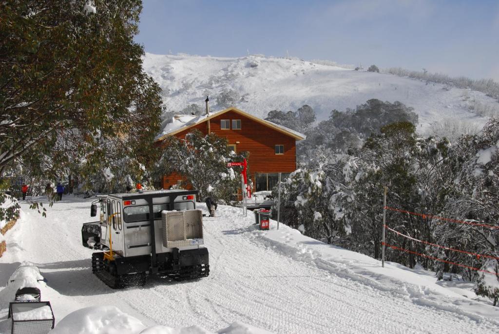 Summit Ridge Alpine Lodge žiemą