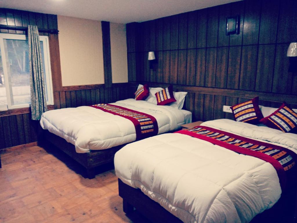 Postel nebo postele na pokoji v ubytování Hotel Grand Shambala