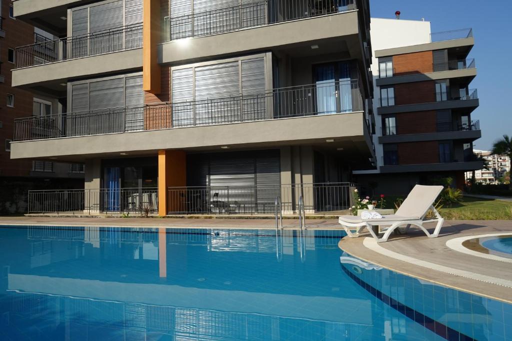 Bazén v ubytování MENE SUITES nebo v jeho okolí