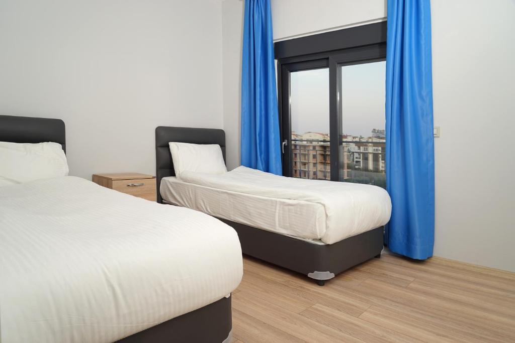 Postel nebo postele na pokoji v ubytování MENE SUITES