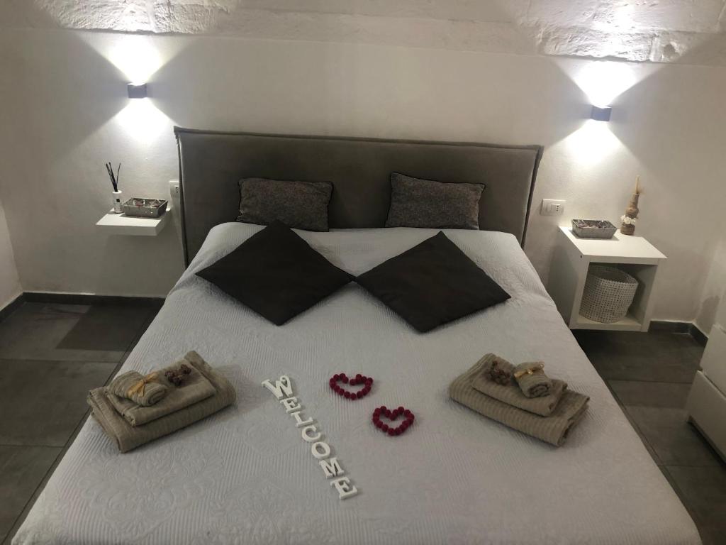 Łóżko lub łóżka w pokoju w obiekcie Casa Vacanze Antiche Mura E Poi