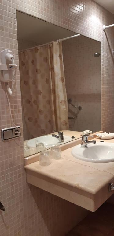 Koupelna v ubytování Hotel Torre Monreal