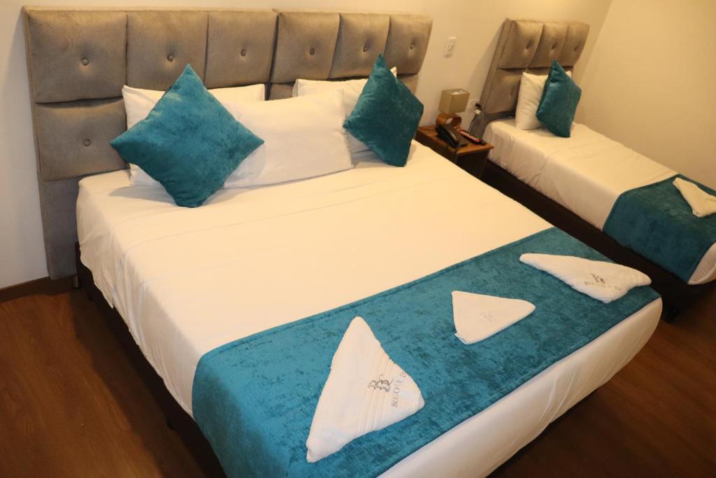 Postel nebo postele na pokoji v ubytování Hotel Bogota DC