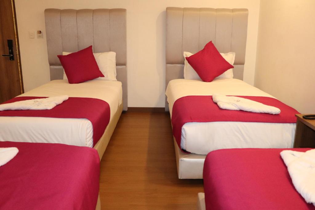Postel nebo postele na pokoji v ubytování Hotel Bogota DC