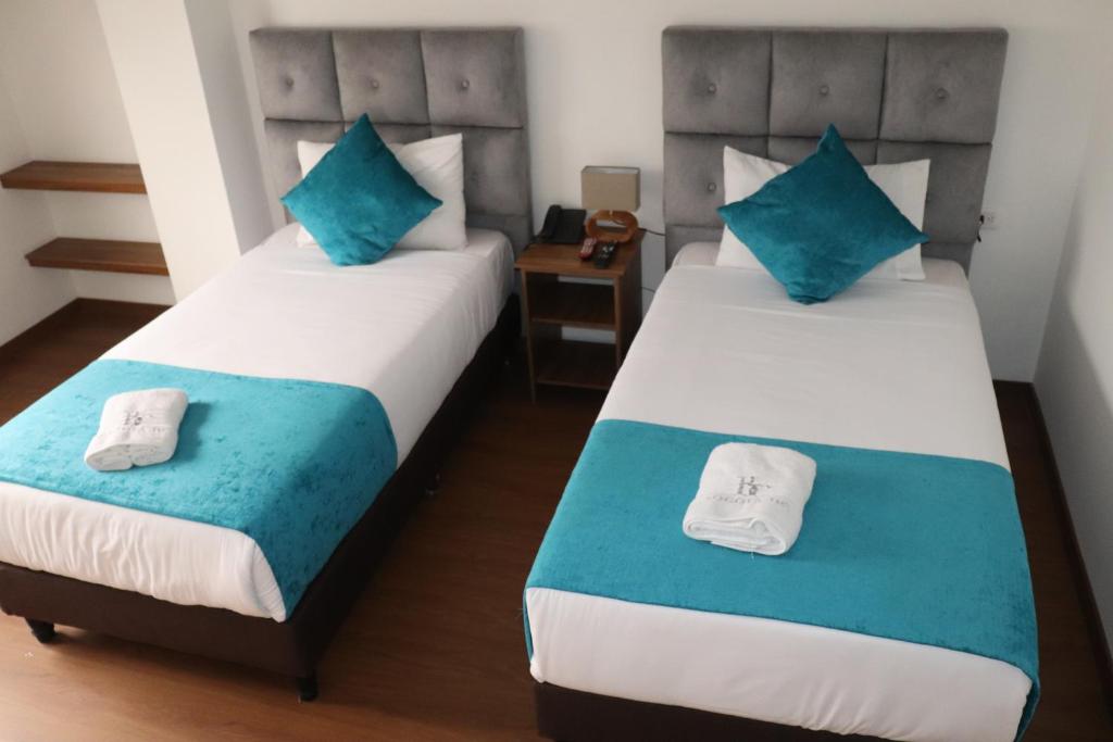 Postel nebo postele na pokoji v ubytování Hotel Bogota DC