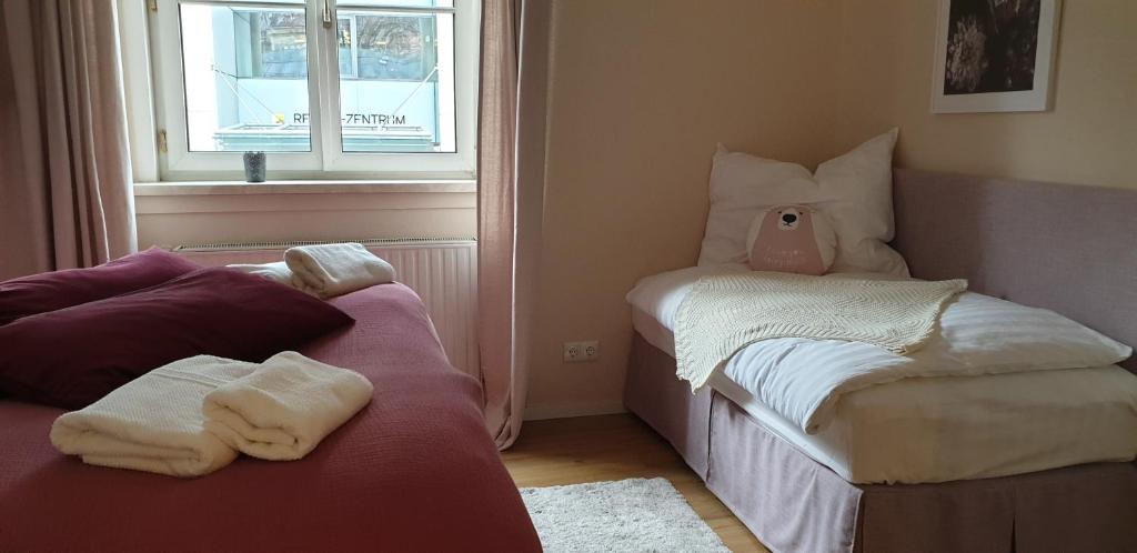 Posteľ alebo postele v izbe v ubytovaní Red flat by GrazRentals direct by University & free parking