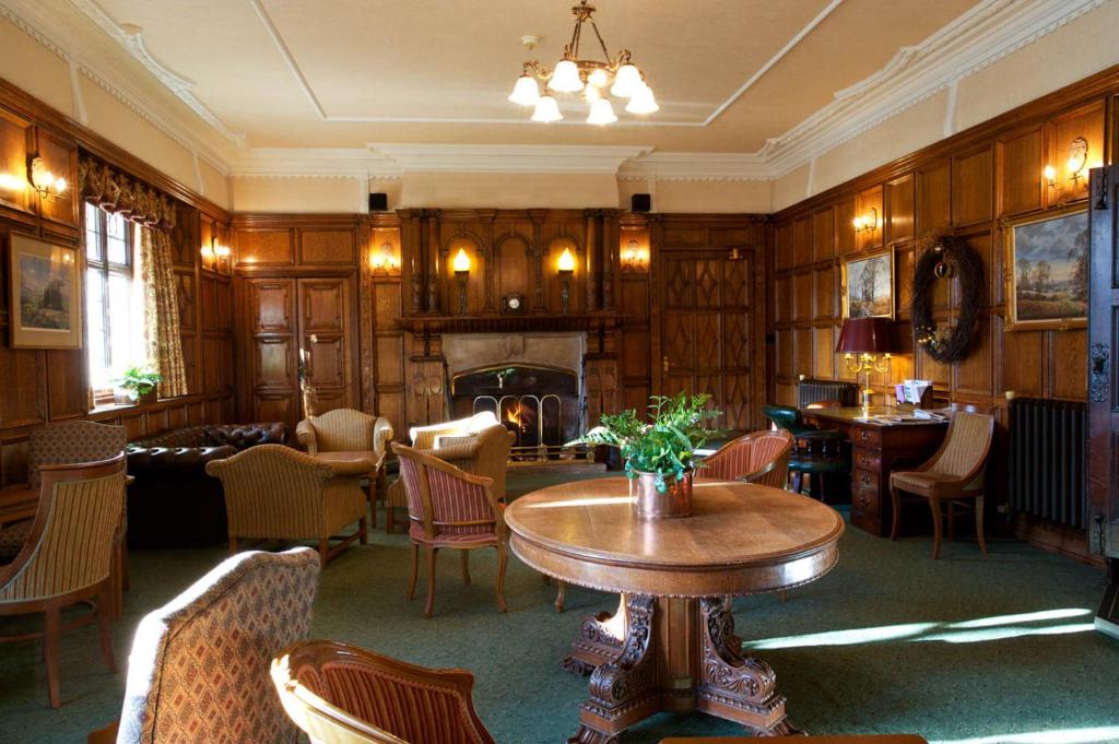 Posezení v ubytování Petwood Hotel