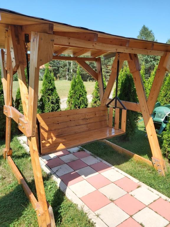Um jardim no exterior de Vila Jelena Divčibare