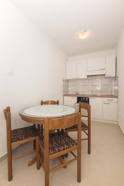 Kuchyň nebo kuchyňský kout v ubytování Apartments Vjeko