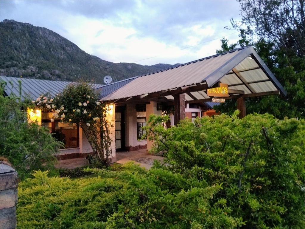 Cảnh núi rừng hoặc tầm nhìn ra núi từ căn hộ