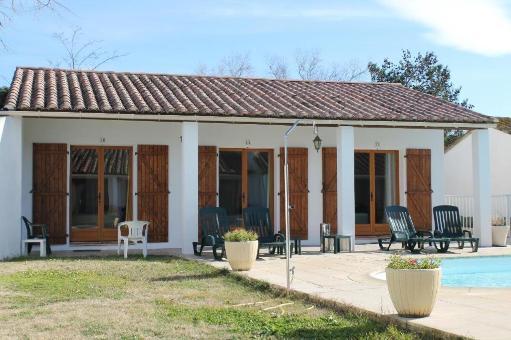 Bazén v ubytování Auberge de la Fadaise nebo v jeho okolí