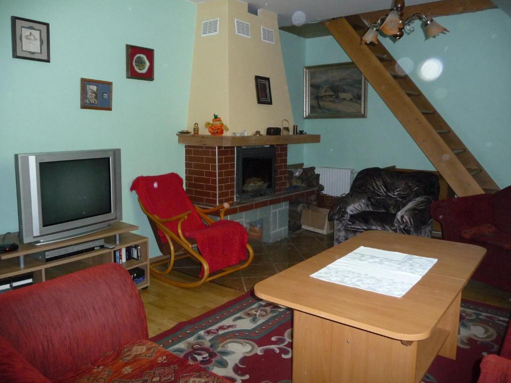 TV a/nebo společenská místnost v ubytování Chata na Pustevnách