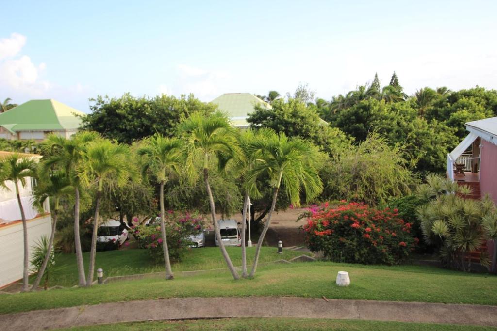 Giardino di Jolie studio meublé avec petite vue mer
