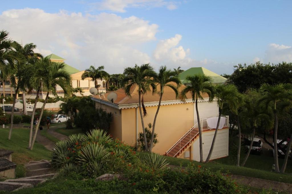 Giardino di Jolie studio meublé avec petite vue mer