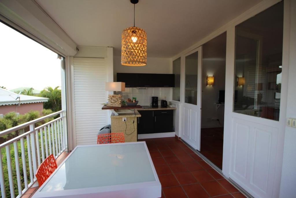 Cucina o angolo cottura di Jolie studio meublé avec petite vue mer