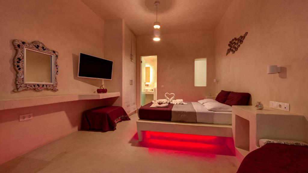 The Muses of Santorini Private Jacuzzi Suites - 12