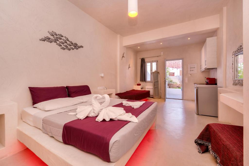 The Muses of Santorini Private Jacuzzi Suites - 7